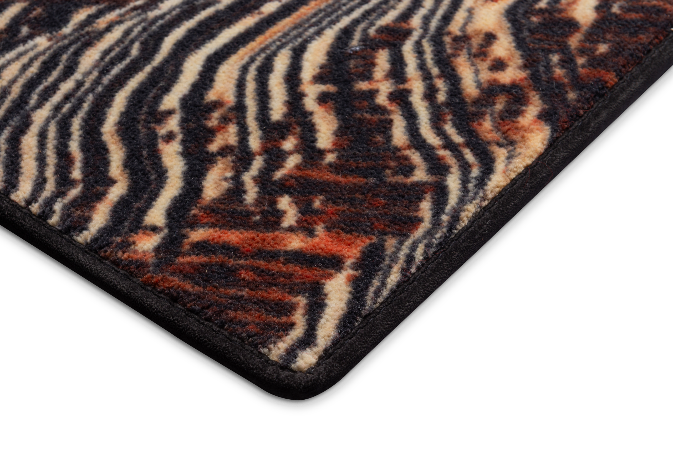 MOOOI_FutureFossilCarpets_ByKillianVos_Staal_Iron_wol_side